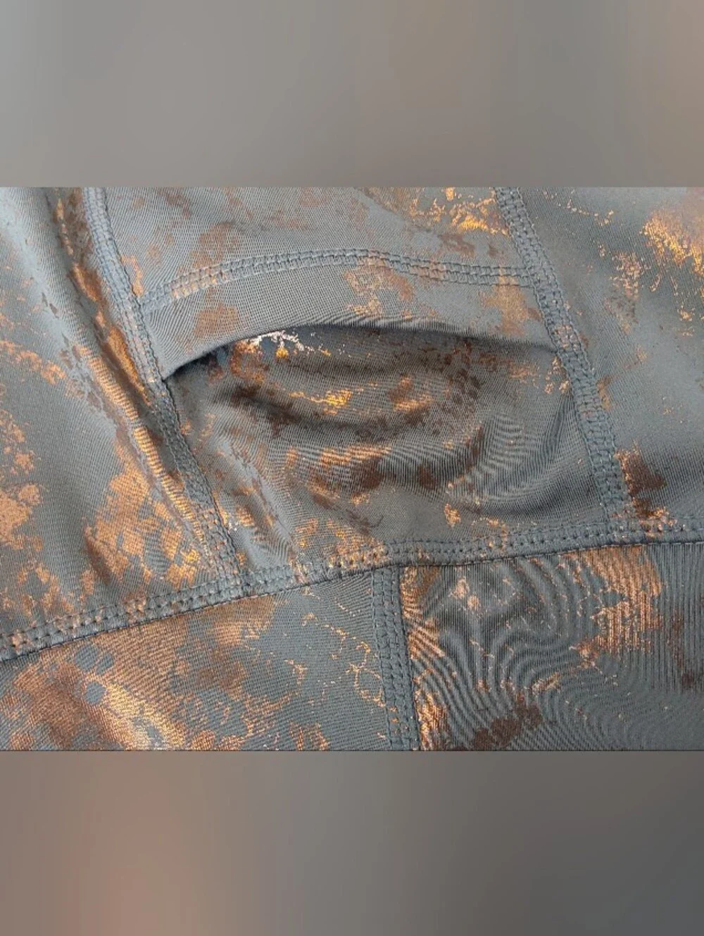 Metallic Gold Snake-Foil Accent Gray Activewear Legging w/Pockets - Picture 6 of 7